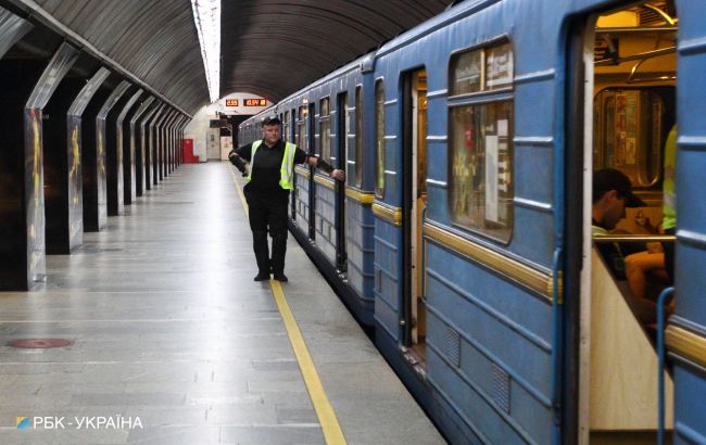 В киевском метро пассажирка отожгла не по-детски: курьезный момент слили в Сеть