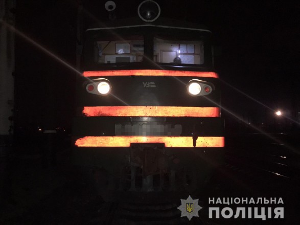 Экстренное торможение не помогло: в Харькове грузовой поезд переехал 24-летнего мужчину