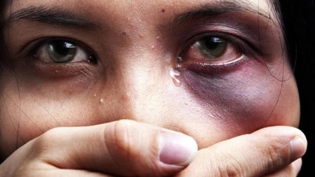 "Приводил домой женщин, пока жена была в соседней комнате»: подробности домашнего насилия в Харькове