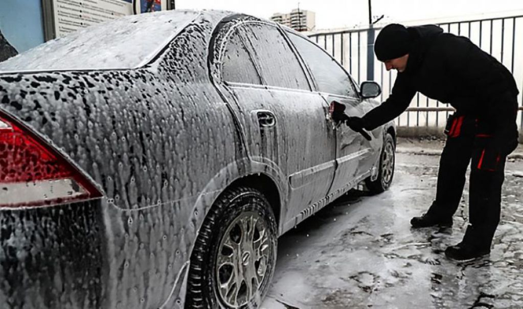 Автомаляр ответил, нужно ли мыть авто зимой