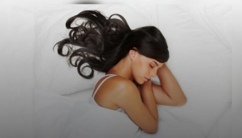 Ученые рассказали, на каком боку и почему нужно спать