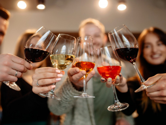 Моментальное опьянение и жуткое похмелье: этот алкоголь лучше не пить на Новый год