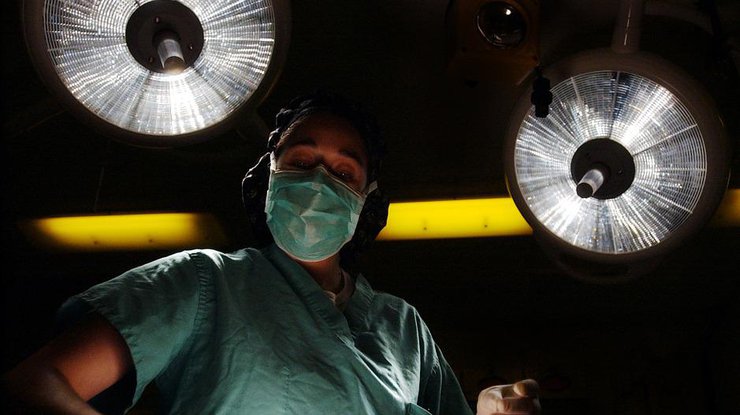 В Румынии хирург во время операции сжег пациентку