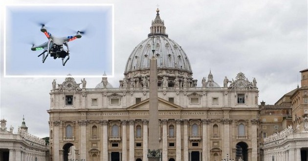 Дикий скандал в Ватикане: Папа Римский ударил женщину. ВИДЕО