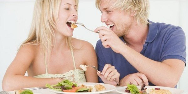 Почему мужу и жене нельзя есть с одной тарелки, а иначе развод и девичья фамилия