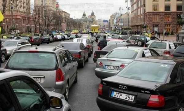 Авто за копейки: Украину могут завалить евробляхами из Франции