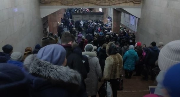 "Натаха, ты?" В метро Харькова пять дней ловили пьяного голубя