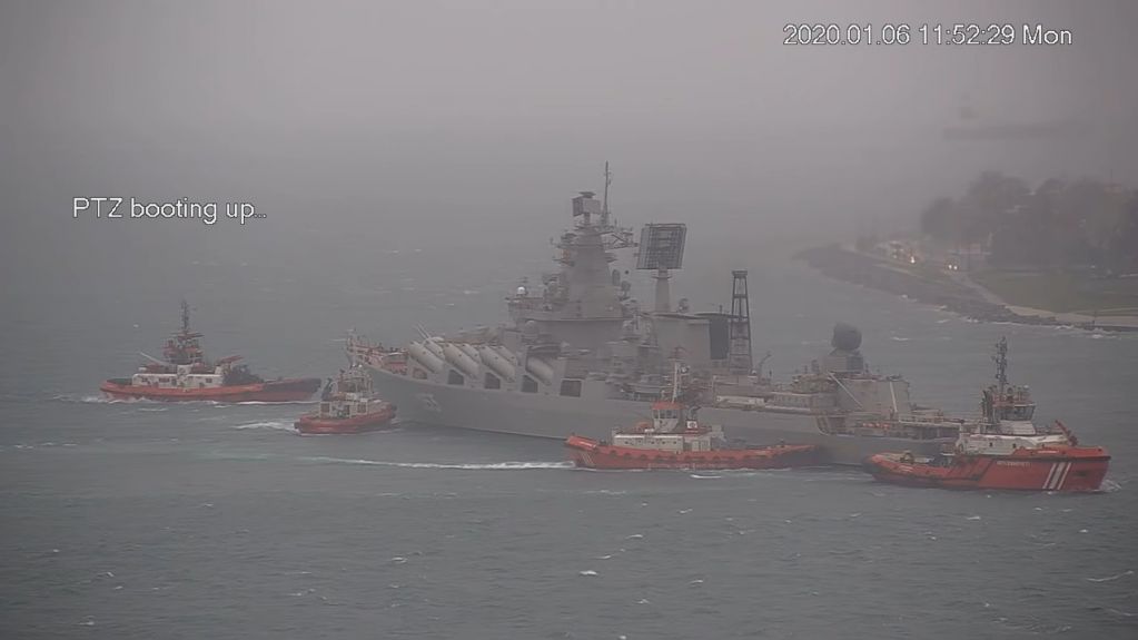 Российский ракетный корабль тонет у берегов Турции: спасают сразу четыре буксира. ВИДЕО