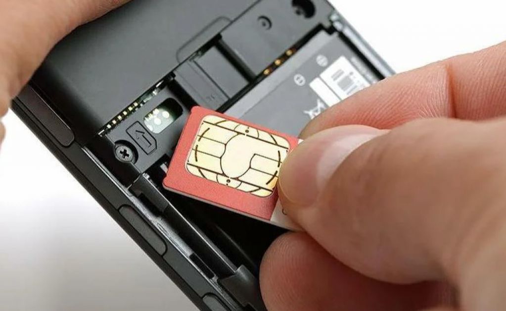 Эксперты объяснили, почему на двухсимочном смартфоне надо пользоваться одной картой