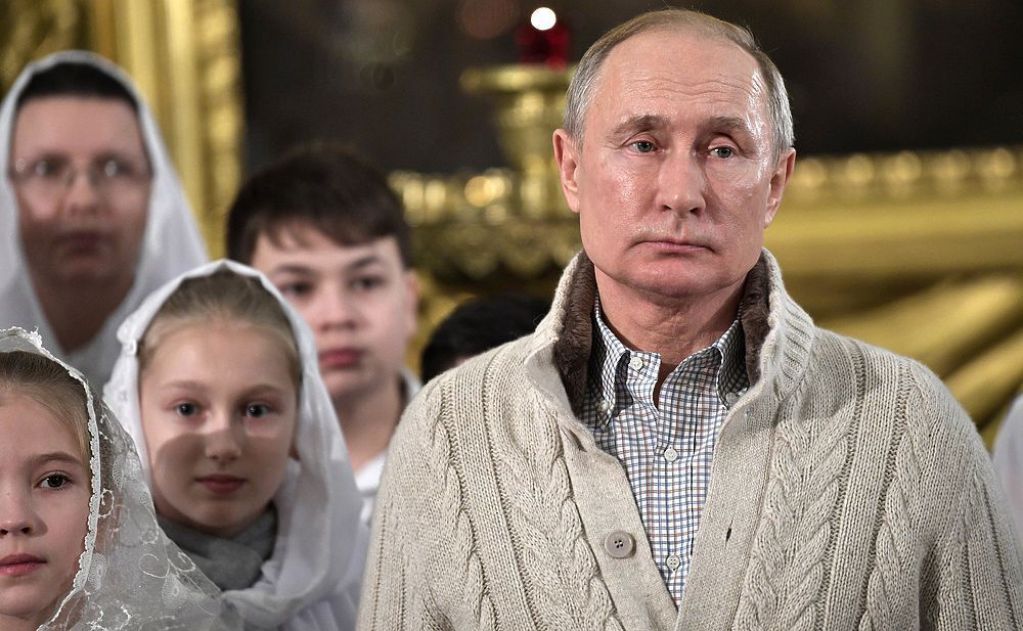 Журналисты раскрыли секрет кардигана Путина