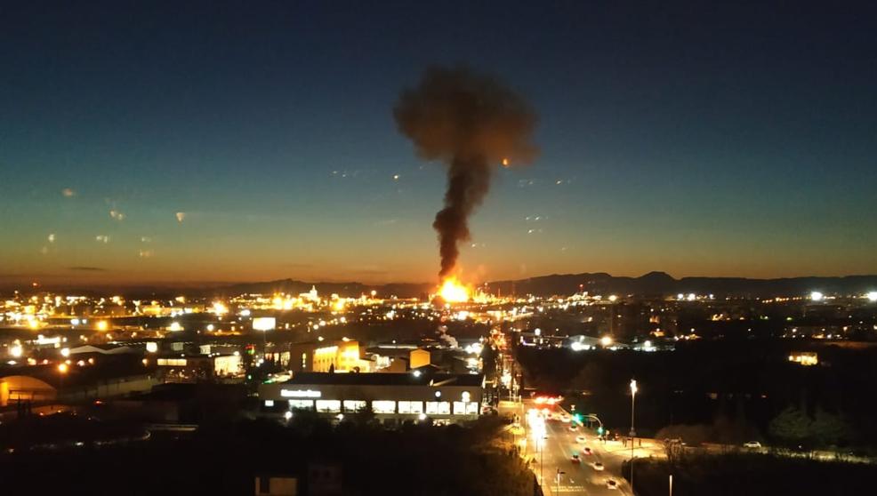 Люди в опасности: нефтехимический завод «взлетел на воздух» и дымит токсинами
