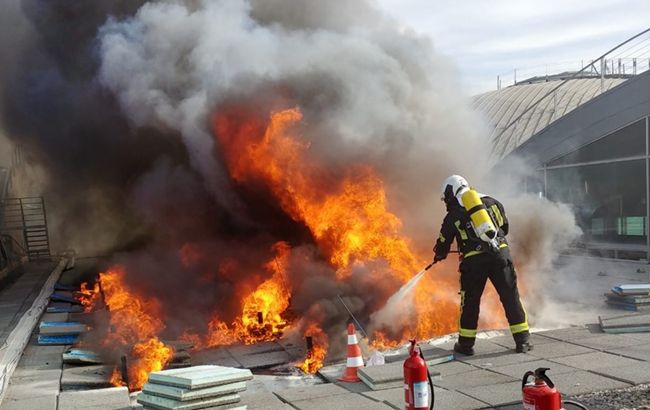 Масштабный пожар в аэропорту: людей эвакуируют в срочном порядке