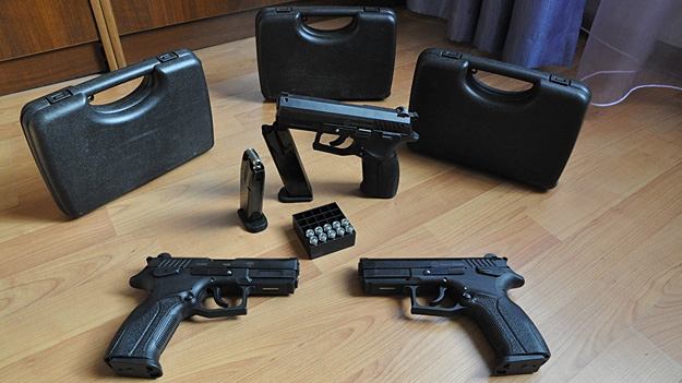 Под носом у прокуратуры: одесская полиция выдает разрешения на оружие псевдожурналистам 
