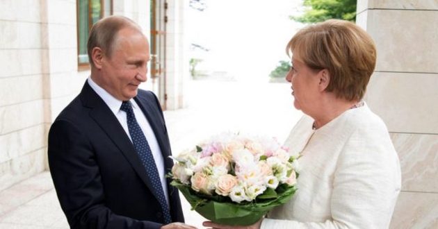 Пионтковский: В "украинском вопросе" Меркель вслед за Макроном перешла на сторону Путина