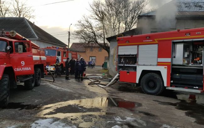 Пожар в школе Закарпатья: около 200 учеников срочно эвакуировали