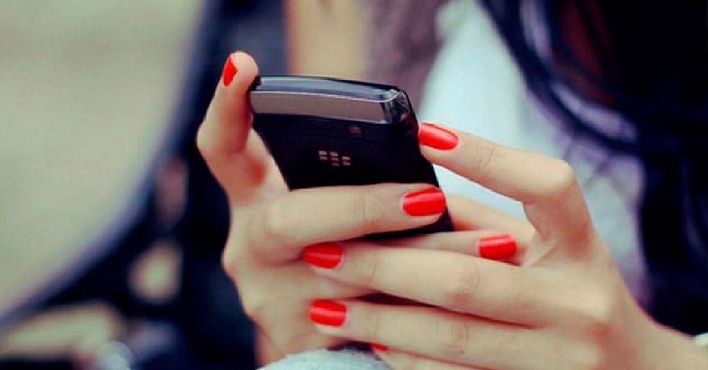 Android шпионит за вами: обнаружено 30 следящих через камеры приложений