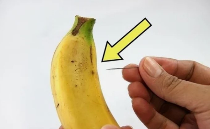 Зачем некоторые люди прокалывают бананы иголкой