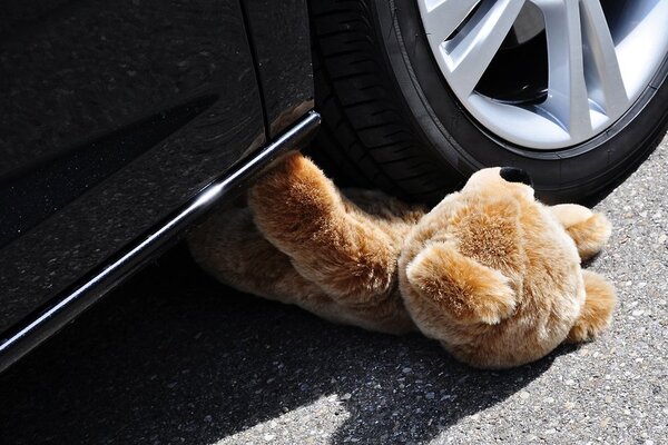 Жуткое ДТП в Днепре: автомобиль на полном ходу сбил ребенка. ВИДЕО