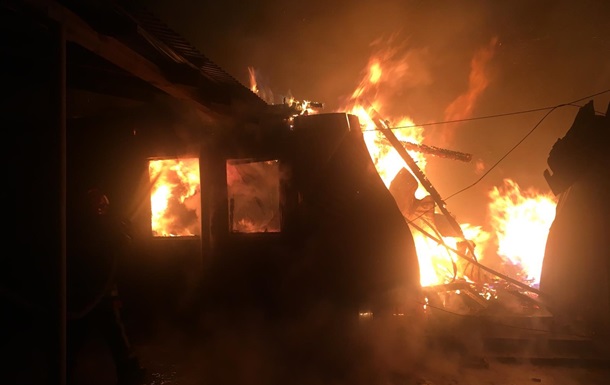 На Львовщине пожар уничтожил салон ритуальных услуг