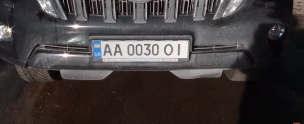 В Давосе наказан украинец, припарковавший авто на тротуаре