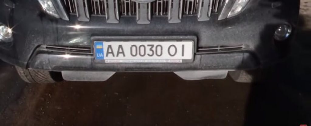 В Давосе наказан украинец, припарковавший авто на тротуаре