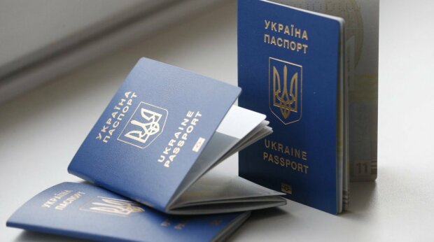 Украинцам выдадут финансовые паспорта, на которые будут "падать" деньги