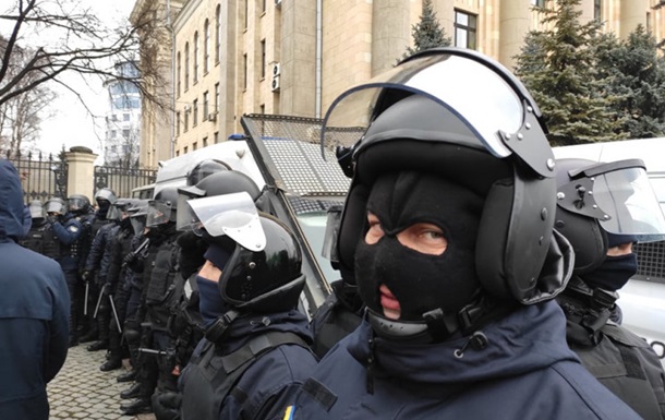 В Харькове произошли столкновения бойцов Правого сектора с протестующими