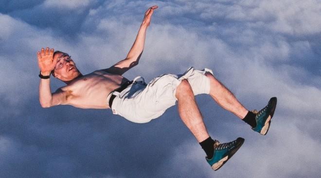 Американец прыгнул без парашюта с высоты 7,6 километра. ВИДЕО