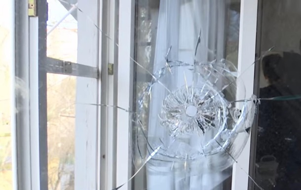 Одесситы пятый день живут в страхе: неизвестный стреляет по окнам многоэтажки