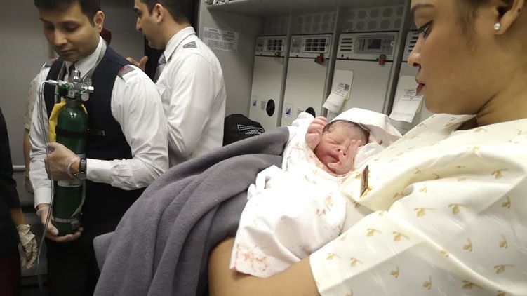 Украинка экстренно приняла роды в небе на борту лайнера Доха-Бангкок