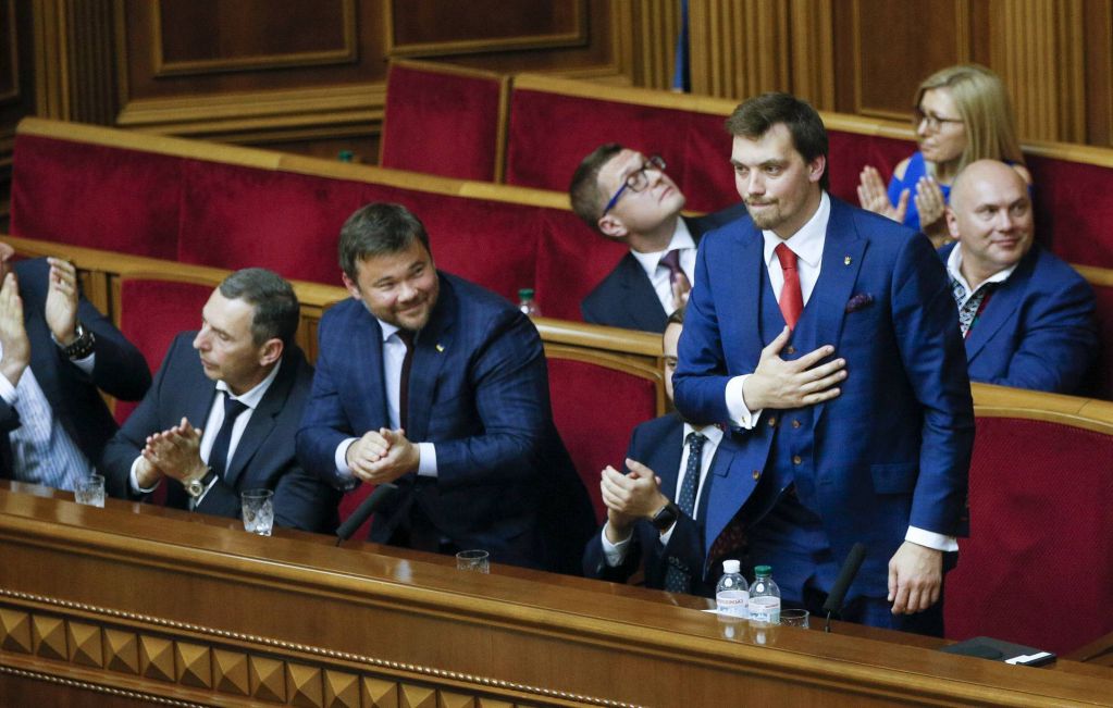 Гончарук придумал, как успокоить украинцев и не обидеть министров зарплатой