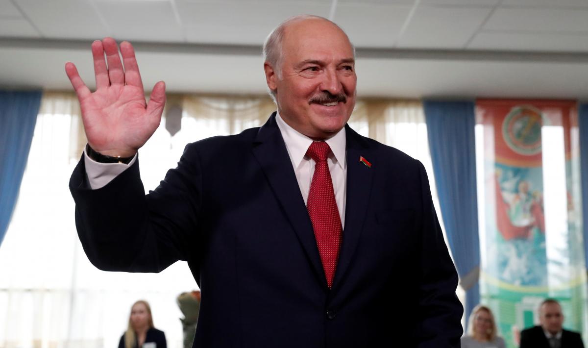 «Это перебор»: Лукашенко призвал белорусские СМИ не перехваливать его