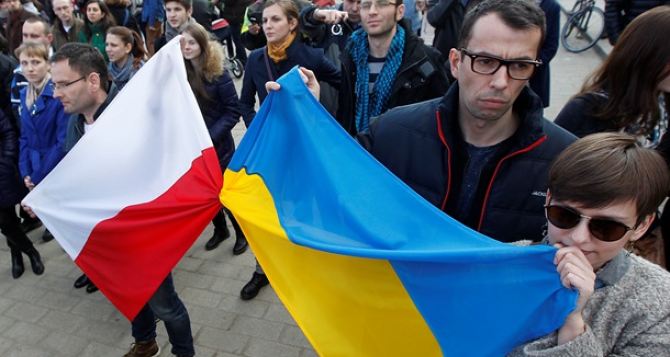 Польские политики развернули в Украине информкампанию для масштабной вербовки дешевой рабсилы