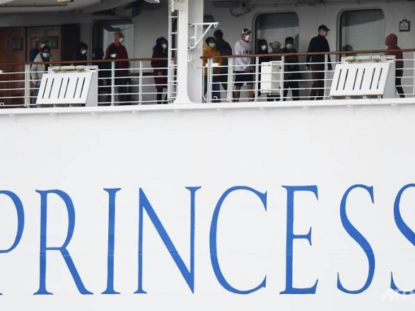 Коронавирус: началась эвакуация пассажиров лайнера Diamond Princess