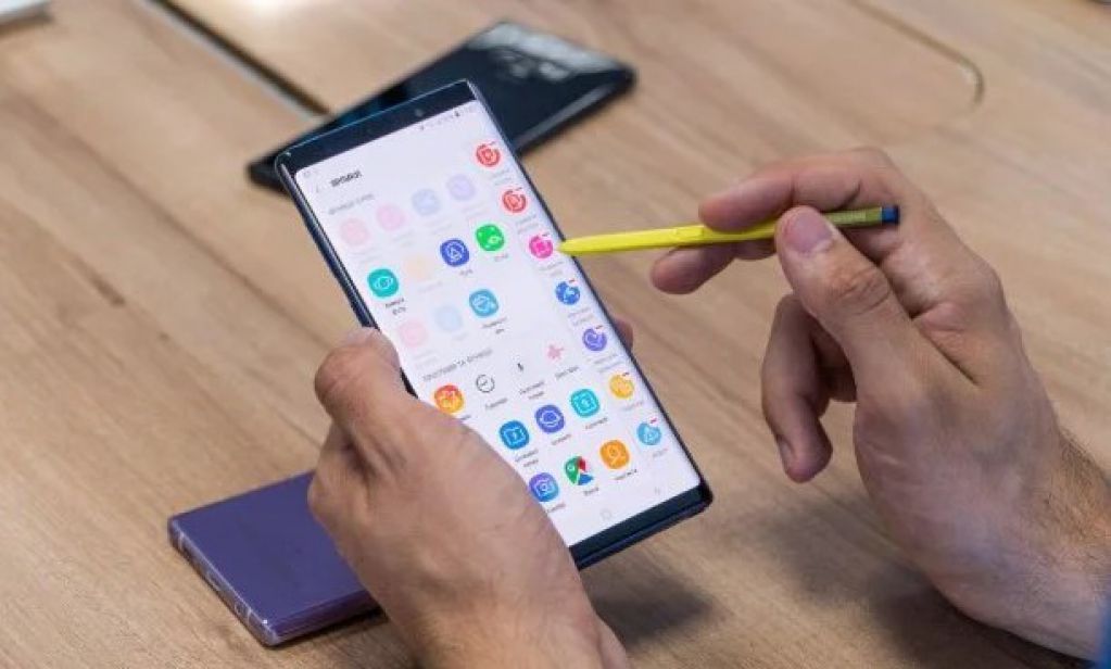 Заряд тает на глазах: самые "ненасытные" приложения для Android