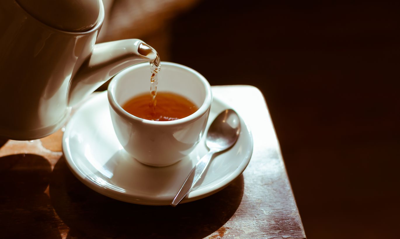 Толкование примет: почему нельзя пить чай, если ложка в чашке