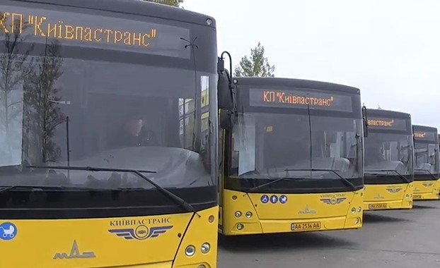 В Киеве водителя автобуса засекли за неприличным занятием. ФОТО
