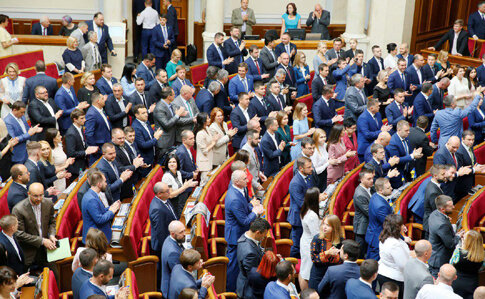 "Бездомные" слуги народа получили миллионы гривен 