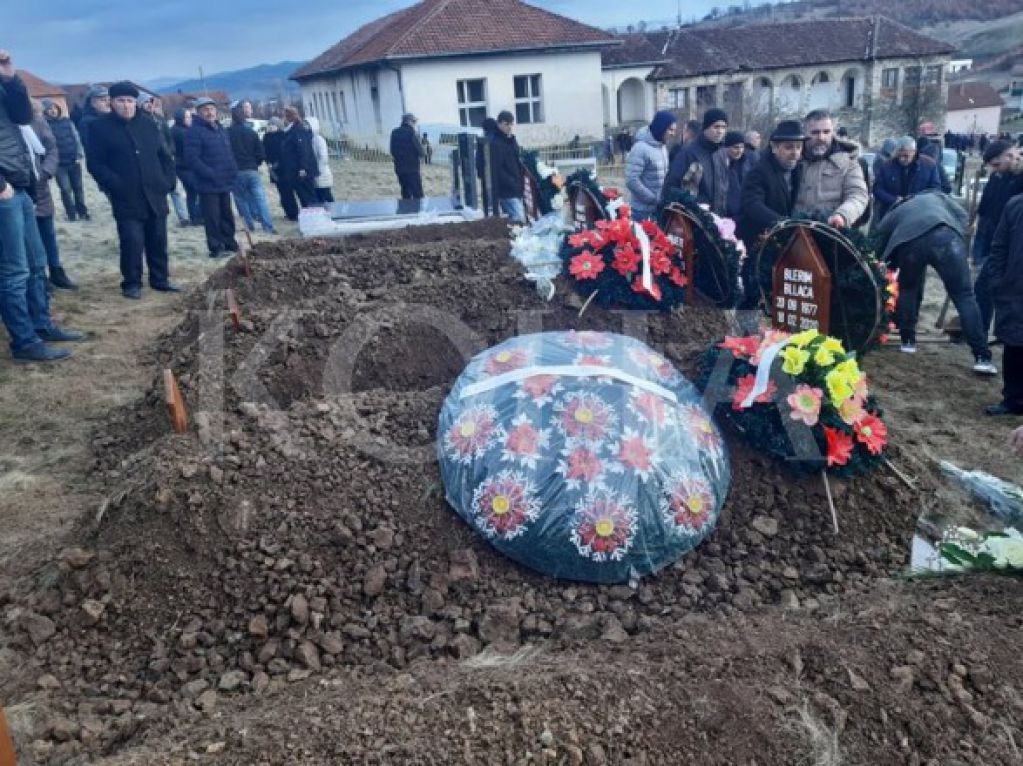 Полицейский отправил на тот свет сразу всю сеью и застрелился