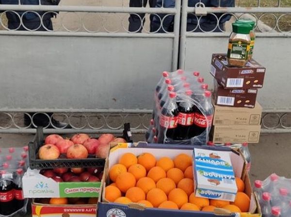 Акт сострадания: переселенцы из Донецка привезли эвакуированным фрукты и кофе
