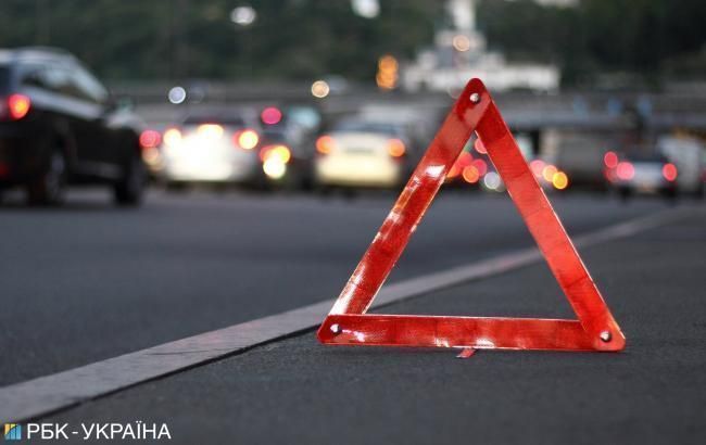 Массовое ДТП на дороге Киев-Чоп: из-за столкновения 6 автомобилей пострадал ребенок
