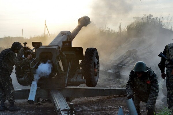 Боевики на Донбассе ведут огонь по позициям ВСУ из артиллерии в жилых кварталах 