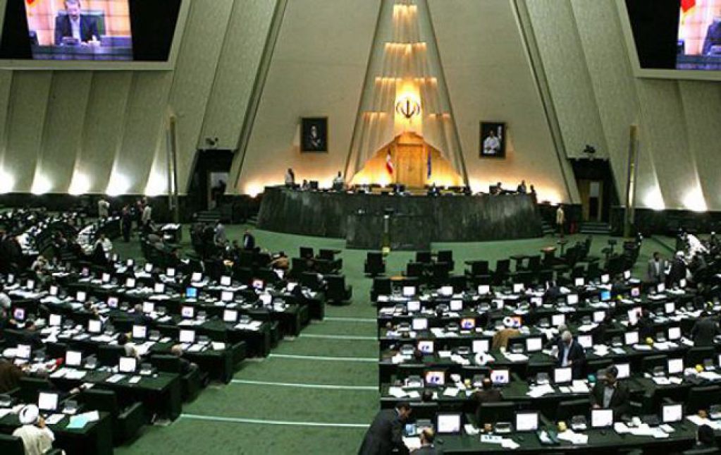 Коронавирус перешел на членов парламента: в Иране заразились еще 4 депутата