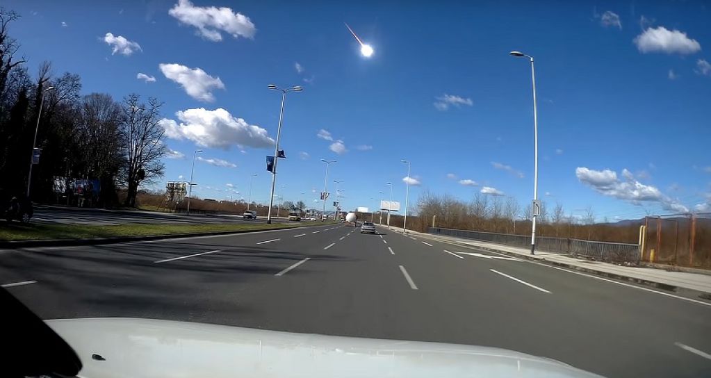 Видеорегистратор зафиксировал взрыв метеорита над Хорватией