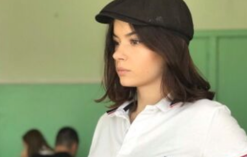 В России королева красоты погибла, подавившись шоколадкой