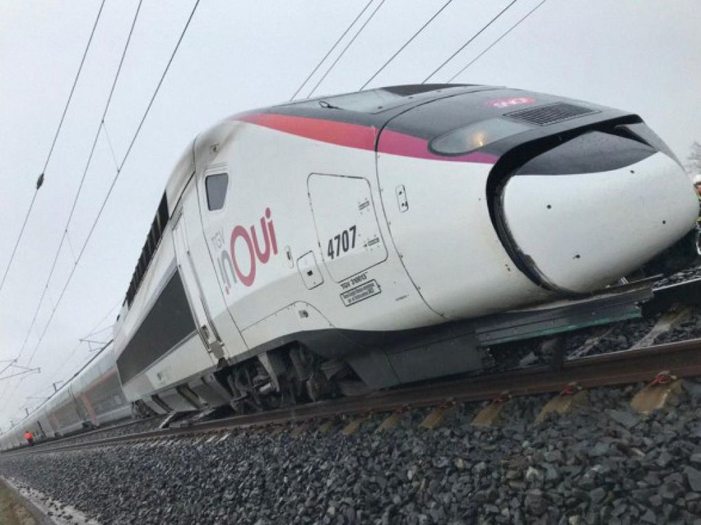 Скоростной поезд Экспресс TGV Страсбург-Париж сошел с рельсов: есть пострадавшие