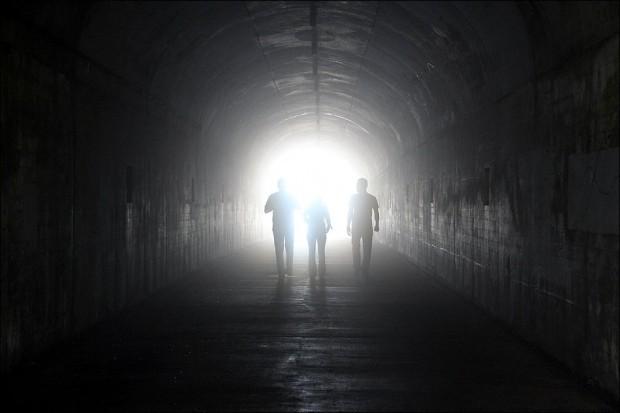 Загадка света в конце туннеля разгадана учеными