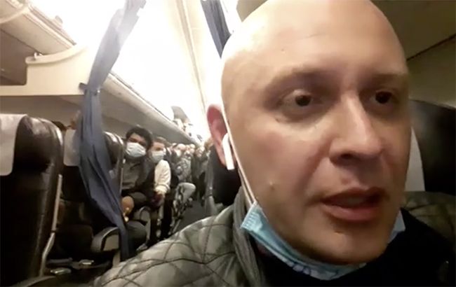 Блогера из самолета «Милан-Киев» обвинили во лжи и паникерстве
