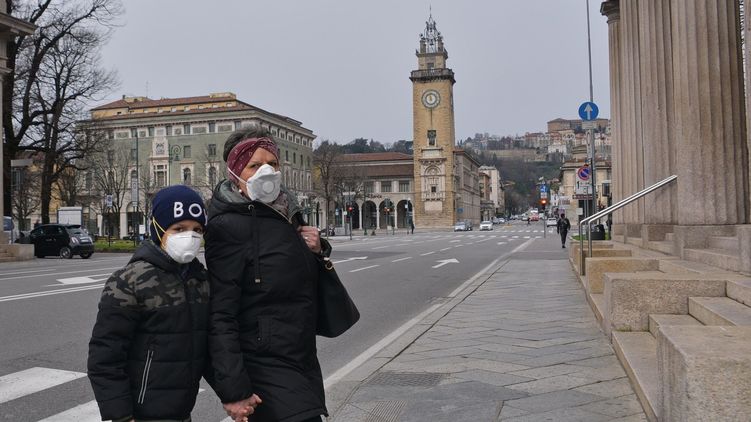 В Италии врачам советуют не лечить от коронавируса пожилых людей