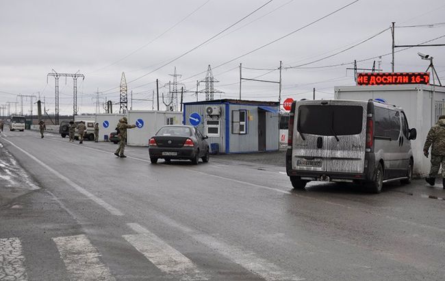 Пропуск через КПВВ на Донбассе возобновят, но не для всех: подробности